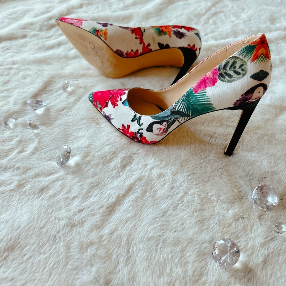 BEAUTIFUL FLORAL NINE WEST HEELS Size 8.5